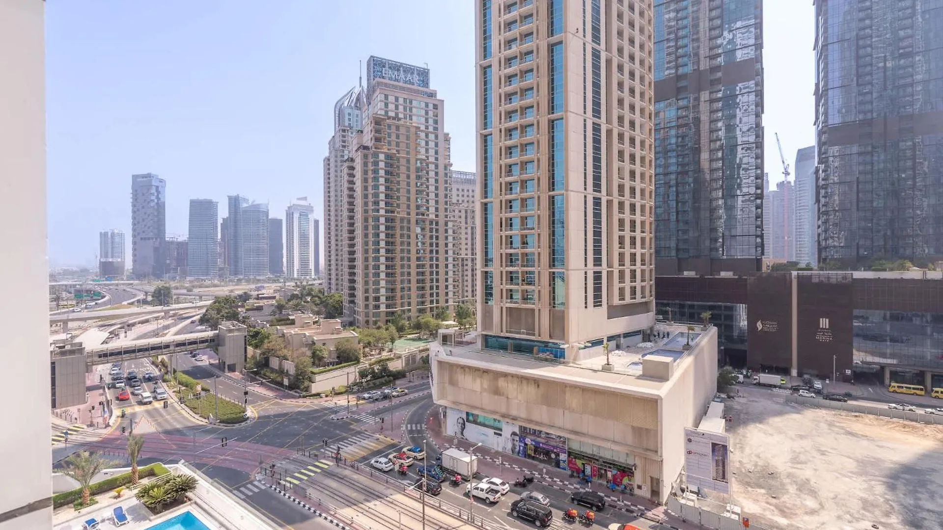 Elegant 2-Bedroom Flat With Pool View In Dubai Marina