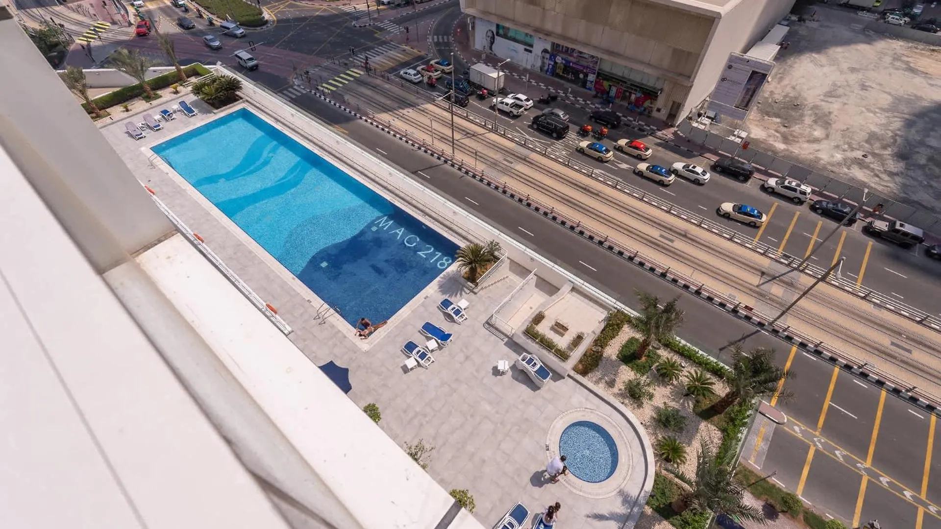 Elegant 2-Bedroom Flat With Pool View In Dubai Marina Διαμέρισμα