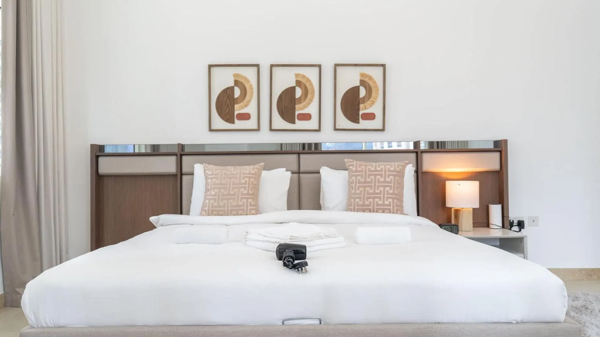 Elegant 2-Bedroom Flat With Pool View In Dubai Marina 0*,  ОАЭ