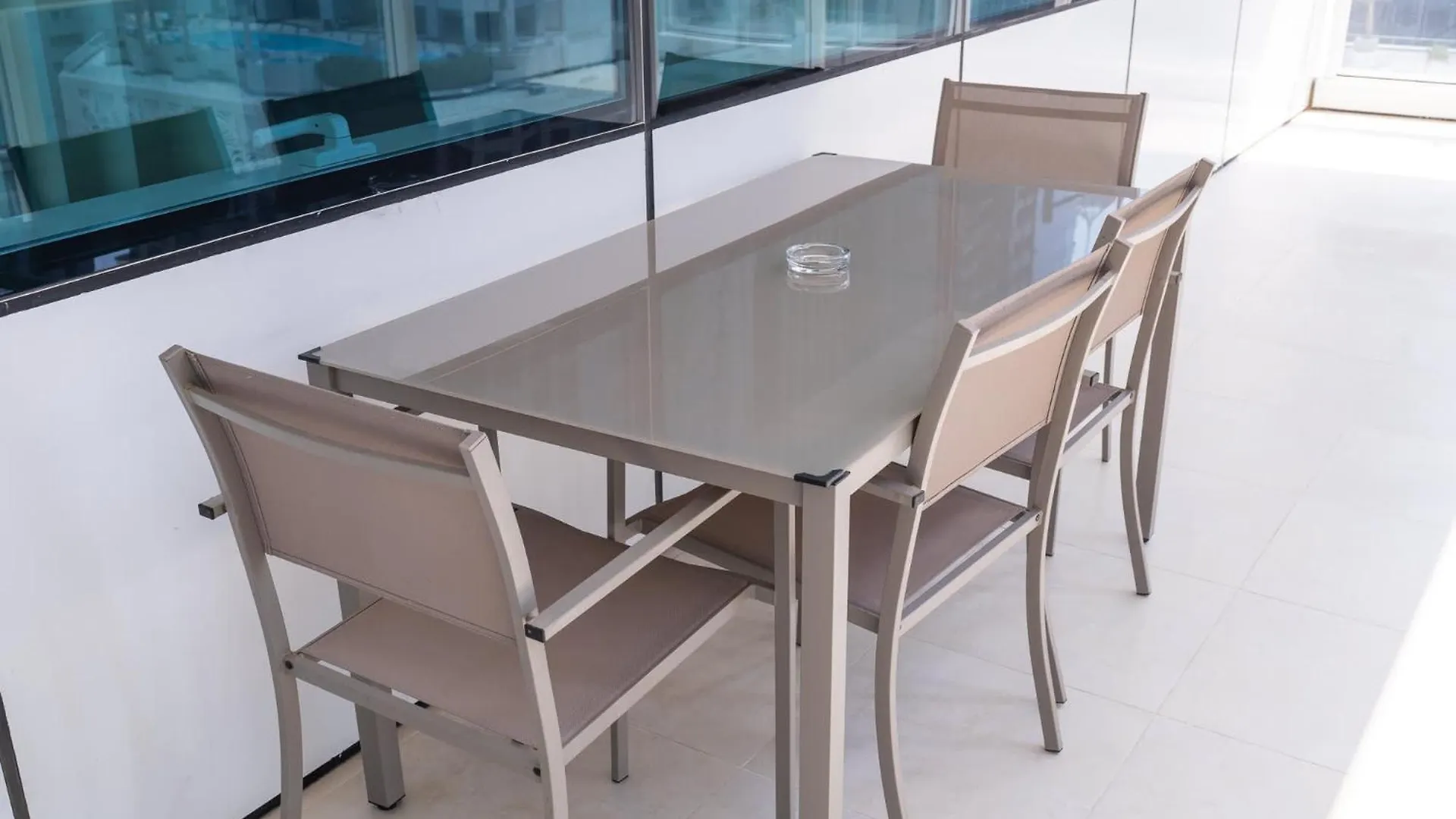 Апартаменты Elegant 2-Bedroom Flat With Pool View In Dubai Marina