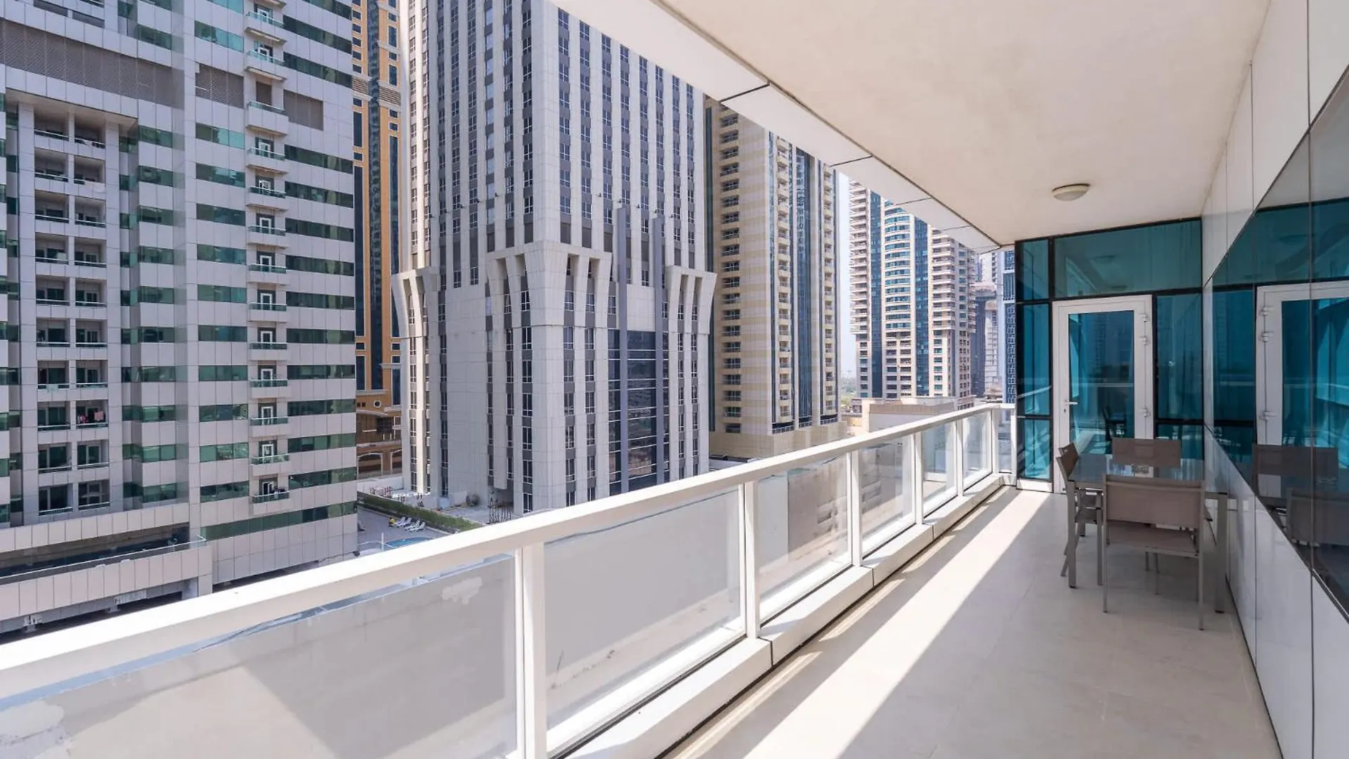 Апартаменты Elegant 2-Bedroom Flat With Pool View In Dubai Marina