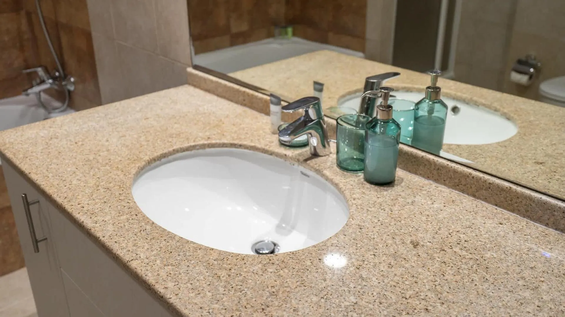 Апартаменты Elegant 2-Bedroom Flat With Pool View In Dubai Marina ОАЭ