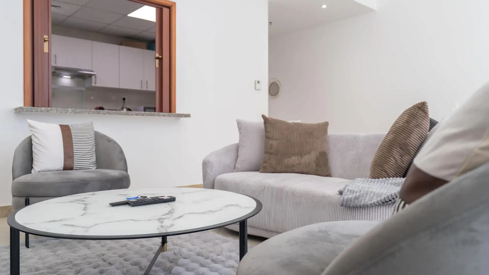 Апартаменты Elegant 2-Bedroom Flat With Pool View In Dubai Marina ОАЭ