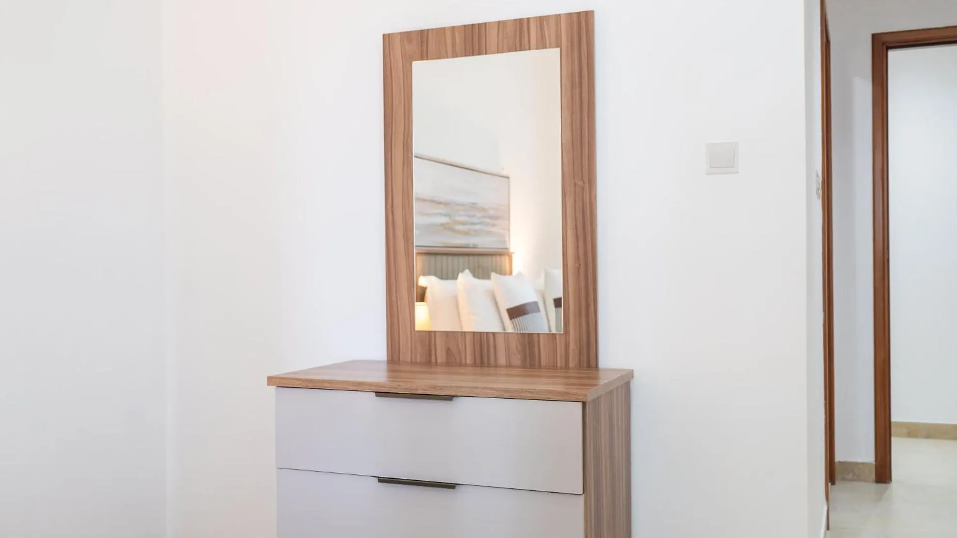 Elegant 2-Bedroom Flat With Pool View In Dubai Marina 0*,