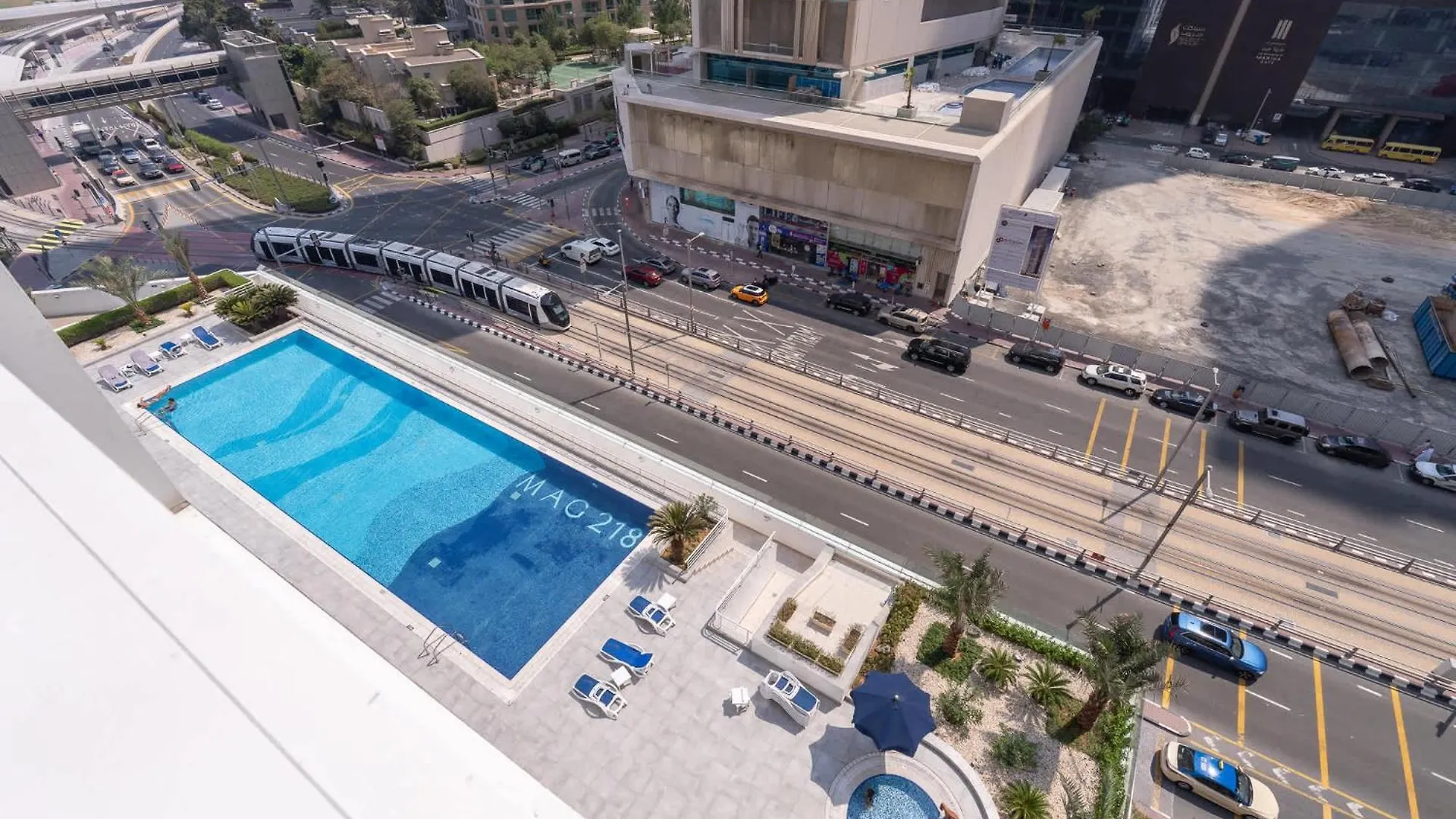 Апартаменты Elegant 2-Bedroom Flat With Pool View In Dubai Marina
